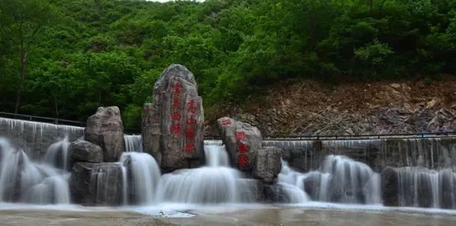 大方：雪映古镇美如画